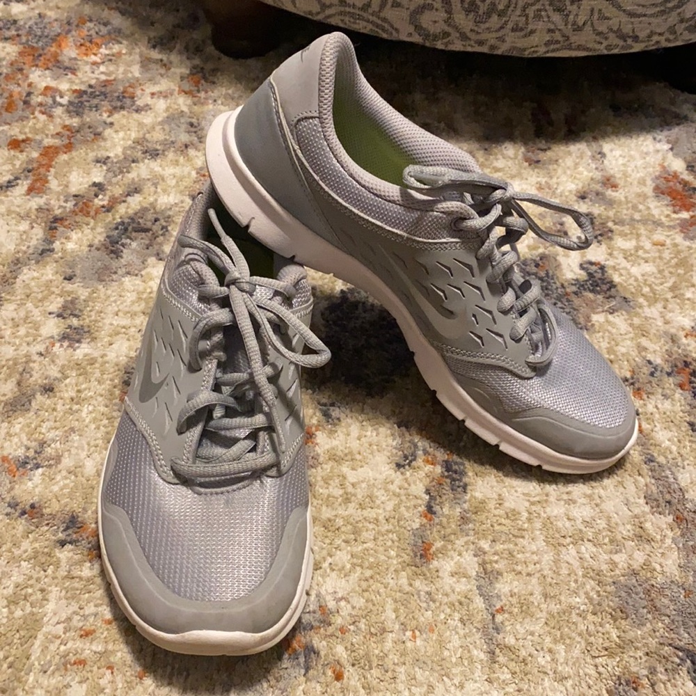 Size 7.5 Running Shoe